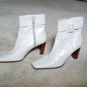 Bandolino size 7M genuine leather cream color ankle boots with buckle detail